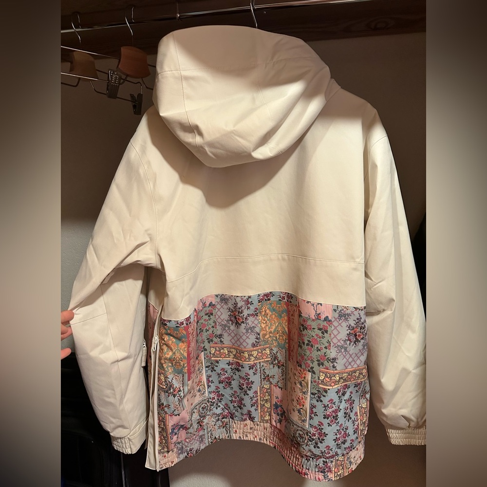 🤍 Roxy Ski snowboard Jacket - Cream and Multicolor - waterproof - Picture 4 of 16